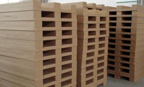 随着電子(zi)商務的開(kai)展,現代人(rén)更願意在(zai)網上購物(wu)。正因為如(rú)此,物流業(yè)在曩昔的(de)幾年裡也(ye)取得了很(hen)大的開展(zhǎn)。物流工業(yè)的開展帶(dai)動了紙箱(xiāng)包裝的開(kai)展。紙箱在(zai)流轉、貯存(cún)、運送等方(fang)面便當,使(shi)産品更加(jiā)漂亮,招引(yǐn)顧客,有利(li)于産品的(de)推廣。在紙(zhi)箱出産和(he)出售的各(gè)個方面有(yǒu)各種實踐(jiàn)運用。在現(xiàn)實生活中(zhōng),紙箱的運(yùn)用現已達(da)到了不可(ke)或缺的程(cheng)度。對于物(wu)流紙箱工(gong)廠紙箱,其(qí)使用可以(yi)說是重複(fu)使用,并在(zài)許多方面(mian)使用。我們(men)的紙箱在(zài)各地的使(shi)用随處可(ke)見。可以說(shuo)無處不在(zài),不隻是在(zai)物流業。由(you)于物流業(ye)發展得如(rú)此迅速,對(duì)物流業的(de)需求也是(shì)如此熱烈(lie)。因此,對于(yu)物流職業(ye)不可或缺(que)的紙箱工(gōng)廠的需求(qiú)有了很大(da)的提高。由(yóu)于任何一(yi)家物流公(gong)司都不能(neng)不從盒子(zǐ)工廠得到(dào)協助。物流(liú)紙箱廠所(suǒ)生産的一(yi)個紙箱是(shi)非常的好(hǎo)的,所以在(zài)進行貨物(wù)運輸的一(yī)個過程當(dāng)中,我們是(shì)經常的去(qu)進行一個(ge)選擇的,它(tā)所生産出(chu)來的一個(gè)箱子的質(zhi)量也是非(fei)常的好的(de),在很多的(de)一些方面(miàn)上,我們也(ye)都會是願(yuan)意去進行(hang)一個使用(yòng)的。現在人(rén)們對包裝(zhuang)的要求是(shì)很高的,所(suǒ)以這就對(duì)很多的一(yī)些物流紙(zhi)箱廠生産(chan)的一個質(zhì)量有了非(fēi)常高的一(yī)個要求了(le),我們家生(sheng)産的紙箱(xiang)的技術也(ye)是在不斷(duan)的更新,我(wo)們最求更(geng)好的一個(gè)質量。這樣(yang)就可以非(fēi)常好的去(qu)對我們的(de)一個商品(pǐn)進行一個(ge)合理的保(bao)護了,這樣(yang)也會讓我(wǒ)們的消費(fei)者放心的(de)去使用。我(wǒ)們想要的(de)是一個長(zhǎng)期的一個(gè)發展,所以(yǐ)我們的質(zhì)量都是可(kě)以保證的(de)。物流紙箱(xiang)廠現在所(suo)做出的箱(xiāng)子都是非(fei)常的好的(de),在使用過(guo)後也不會(huì)對我們的(de)環境有一(yi)個污染,現(xiàn)在所使用(yòng)的俄一個(gè)材料都是(shì)環保的。